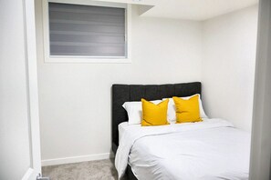 2 多间卧室、熨斗/熨衣板、免费 WiFi、床单