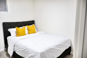 2 多间卧室、熨斗/熨衣板、免费 WiFi、床单