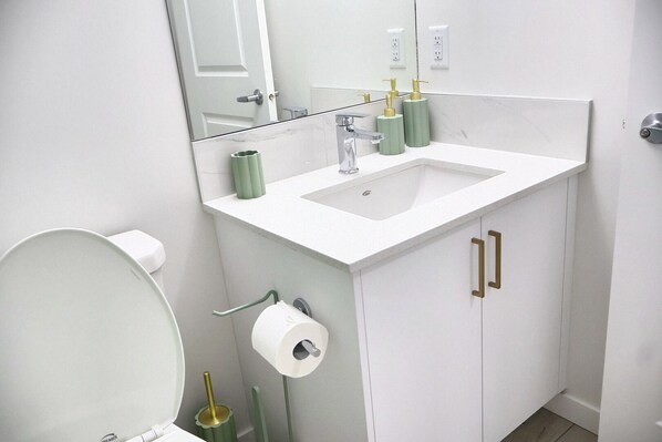 Towels, soap, shampoo, toilet paper