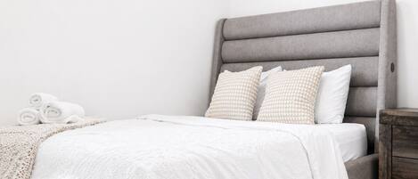 2 chambres, fer et planche à repasser, Wi-Fi gratuit, draps fournis
