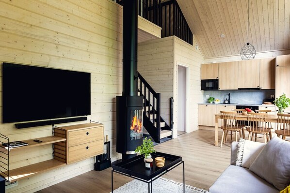Smart TV, fireplace