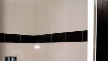 Ducha, toallas, jabón, shampoo