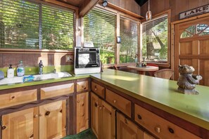 Coffee/tea maker, fridge, microwave, stovetop - Retro Bear Haus • Spa • Fully Fenced (Big Bear Lake)
