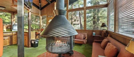 TV, fireplace