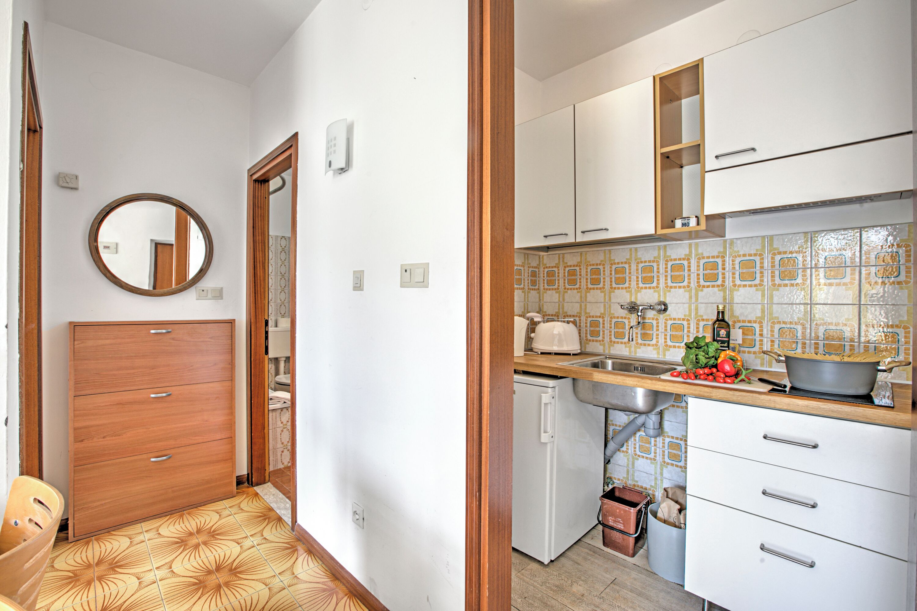 Standard Apartment, Multiple Bedrooms (Casa Silvia 50m From The Lake) | Private kitchen | Fridge, microwave, stovetop, coffee/tea maker