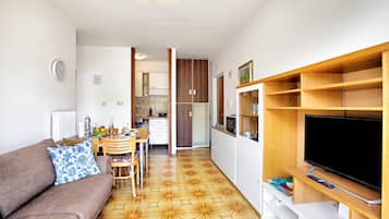 Apartemen Standar, 1 kamar tidur, balkon (Casa Silvia 50m From The Lake) | Area keluarga | Smart TV