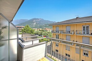 Standard Apartment, Multiple Bedrooms (Casa Silvia 50m From The Lake) | Property grounds