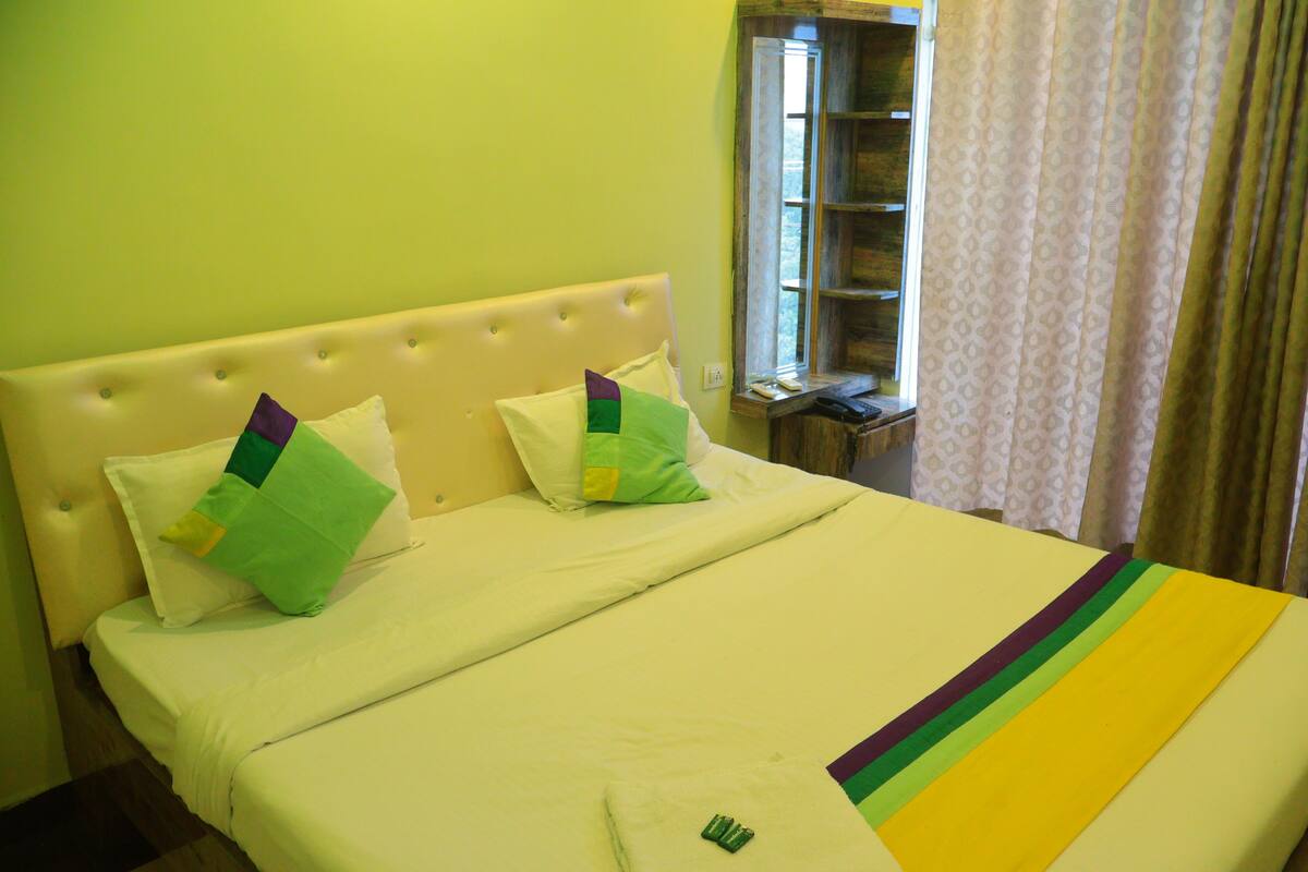 Quarto luxo | Wi-Fi de cortesia, roupa de cama
