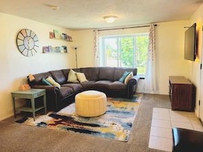 Smart TV, fireplace