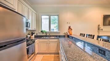 Frigorífic, microones, forn i placa de cuina