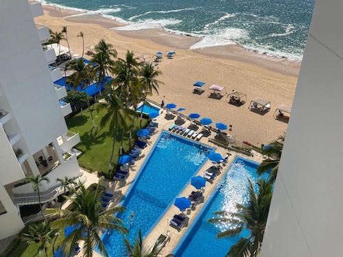 Bello departamento en la playa con vista a la hermosa Bahía de Acapulco.