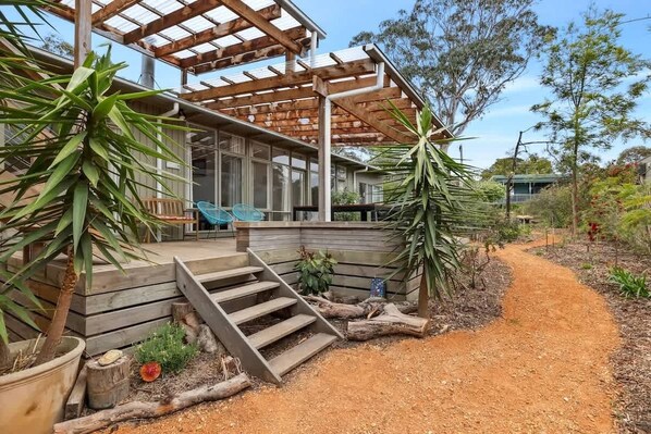 Terrace/patio - Mawson Hideaway I Pet Friendly I Walk to Shops (Anglesea)