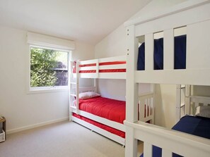 3 bedrooms, iron/ironing board, travel crib, WiFi - Anglesea Central I Walk to river & shops (Anglesea)