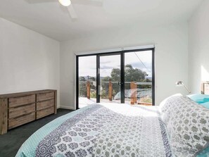 4 bedrooms, iron/ironing board, WiFi