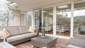 Terrace/patio - Stay Salty I 15min Walk to Beach and Surf Club (Fairhaven)