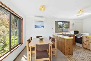 雪櫃、微波爐、焗爐、爐具