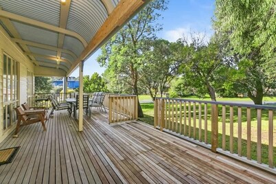 Painkalac Bliss  I  Pet Friendly Escape & Walk to
