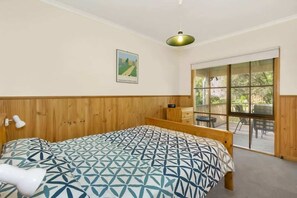 3 bedrooms, iron/ironing board, bed sheets