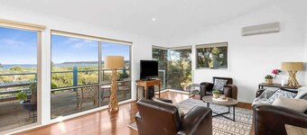 Aireys Delight I Lighthouse & Ocean Views
