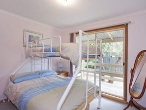 3 bedrooms, iron/ironing board