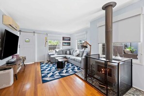 Televisio, takka, DVD-soitin