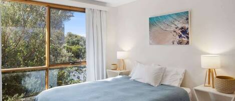 4 bedrooms, iron/ironing board, WiFi