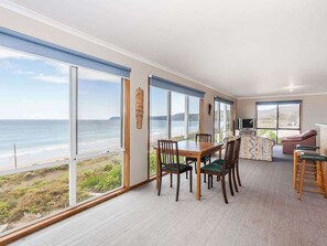 Dining - Moggs View I Ocean View (Moggs Creek)