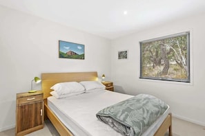 2 bedrooms, iron/ironing board, WiFi