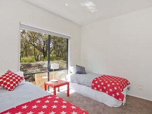 4 bedrooms, iron/ironing board
