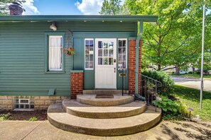 Exterior detail - 3 Blocks to Indy Motor Speedway: Home w/ Yard! (Indianapolis)