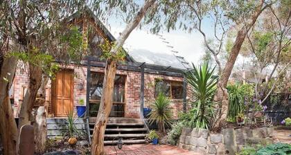 Vernon Hideaway I Pet Friendly I Walk to beach