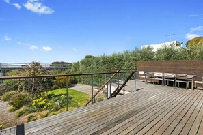 Outdoor dining - Wallis by the sea I Pet Friendly (Anglesea)