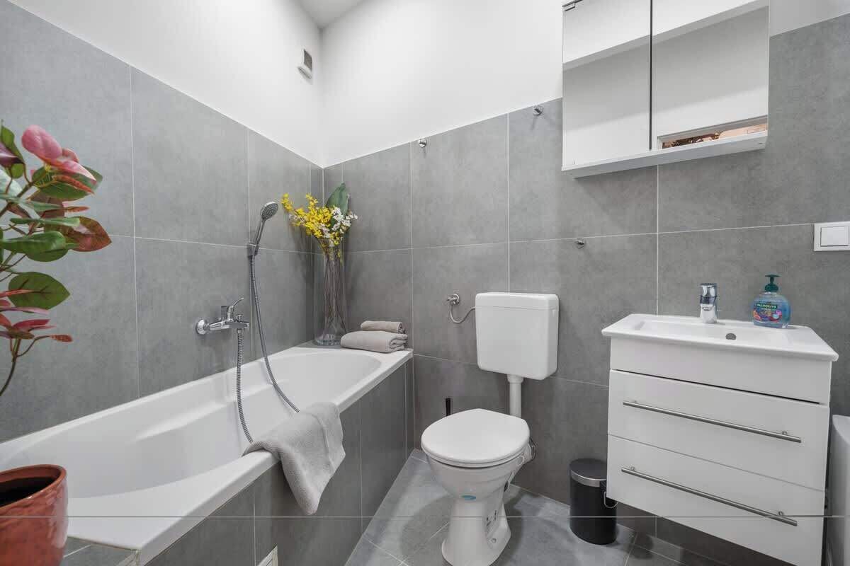 Dusche, Haartrockner, Toilettenpapier