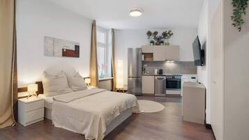 3 Schlafzimmer, Schreibtisch, Bügeleisen/Bügelbrett, Reisekinderbett