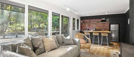 Télévision, cheminée