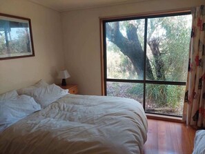 4 bedrooms, iron/ironing board