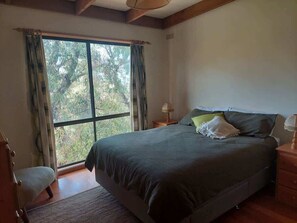 4 bedrooms, iron/ironing board