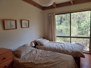 4 bedrooms, iron/ironing board