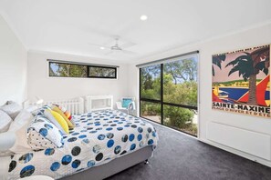 4 bedrooms, iron/ironing board