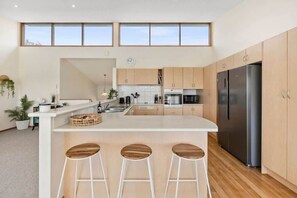 Fridge, microwave, oven, stovetop - Bella Haven I Ocean Views (Fairhaven)