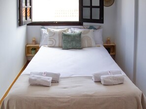 1 habitación, tabla de planchar con plancha, internet y ropa de cama 