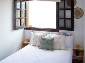 1 chambre, fer et planche à repasser, accès Internet, draps fournis