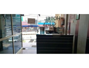 Quầy tiếp tân