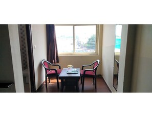 Basic Double Room | Living area