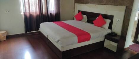 Desk, free WiFi, bed sheets