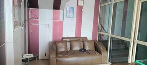 Living area - Hotel sparsh ganga (Rishikesh)