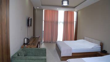 Camera con letto matrimoniale o 2 letti singoli, balcone, vista giardino | Insonorizzazione, Wi-Fi gratuito