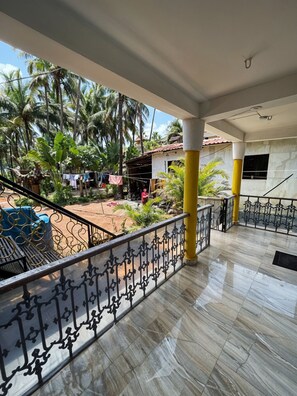 Property grounds - Yellow Haven 4BR Villa in Goa by Homeyhuts (Anjuna)