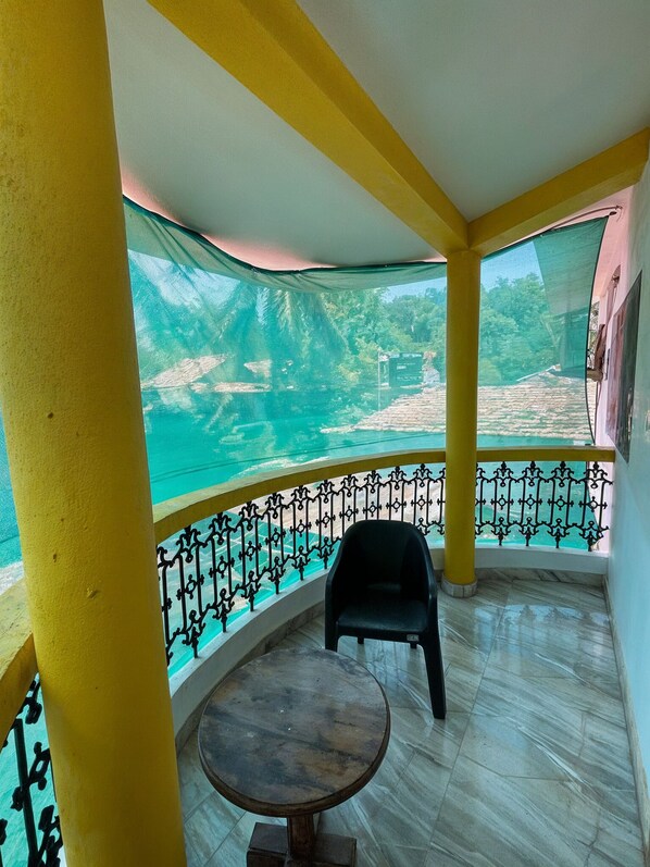 Pool - Yellow Haven 4BR Villa in Goa by Homeyhuts (Anjuna)