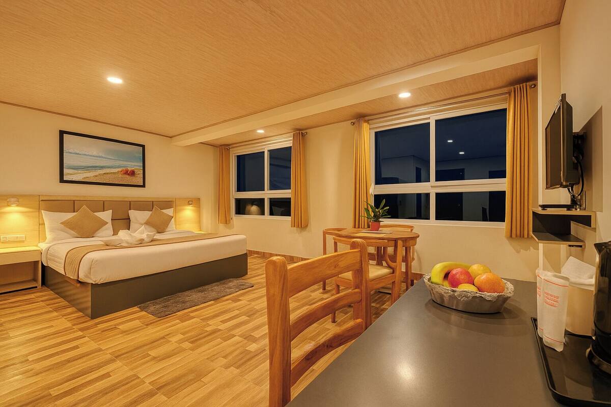 In-room safe, soundproofing, iron/ironing board, free WiFi